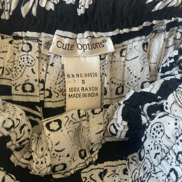 Black and white mid-length/long bohemian skirt. Size small. - Picture 4 of 4